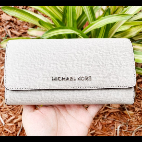 ‼️SALE‼️ Michael kors crossbody Wallet Bundle Gray - Picture 7 of 8